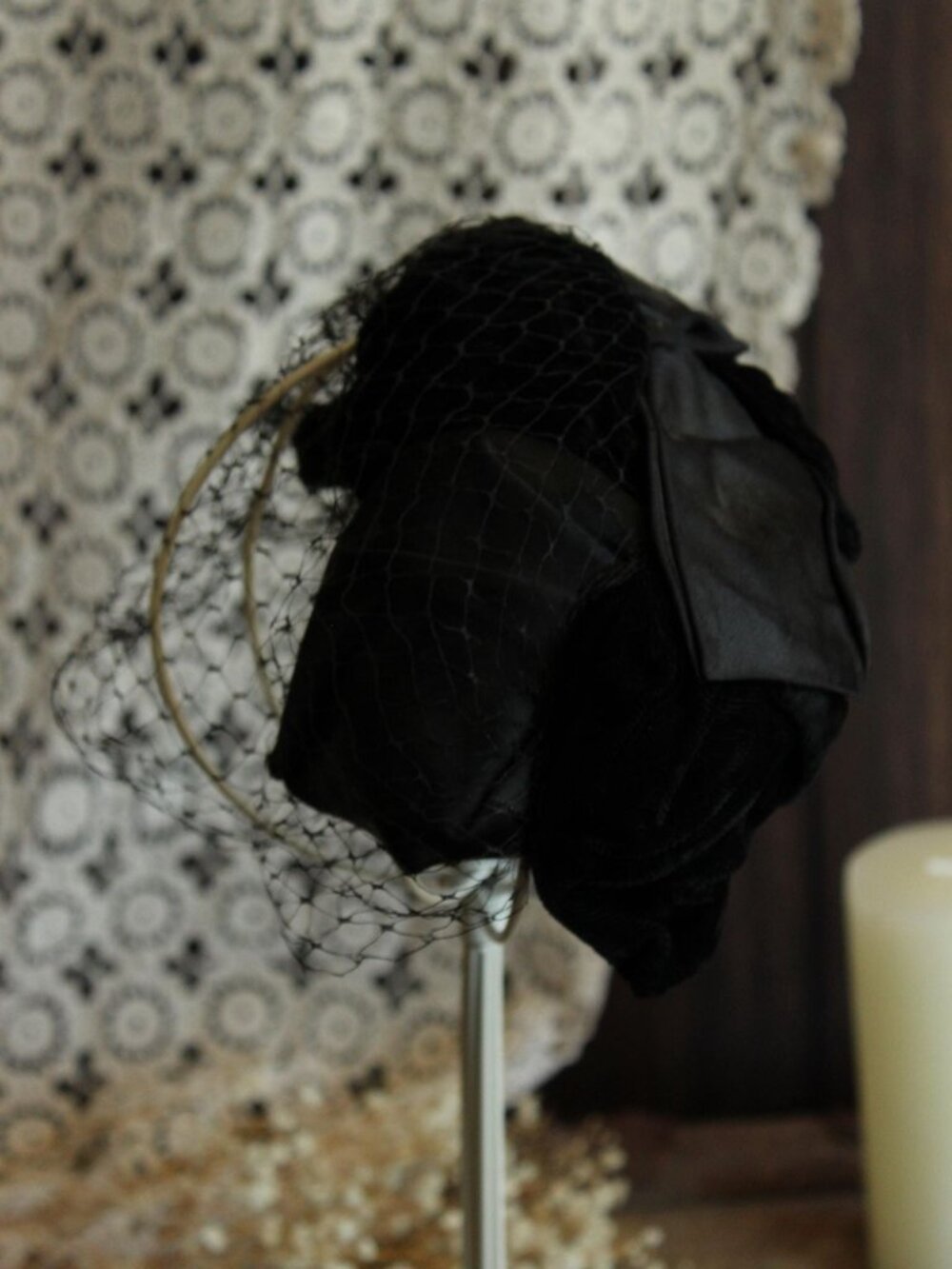 Vintage 1950s Hat, Black Satin and Velvet Curvette Fascinator With Birdcage Veil - Picture 11 of 14